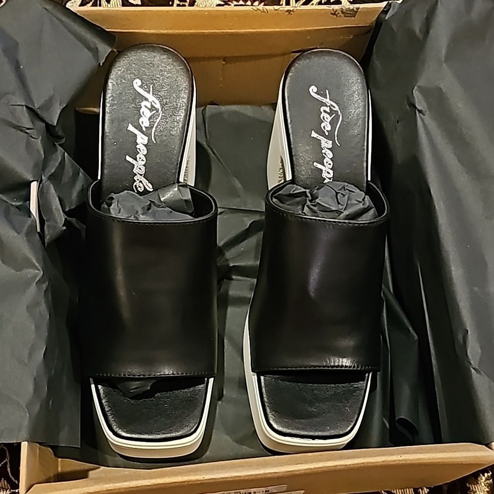 FREE PEOPLE 'Zoe' Platform Slide Sandal in Black Size 10 - Picture 8 of 9